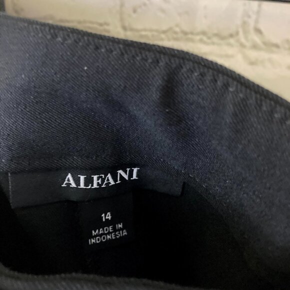 Alfani black capris with zippered pockets - Picture 7 of 8